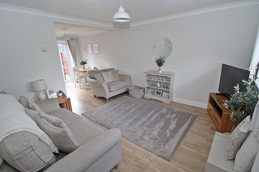 Property photo 2 of 12 5064755