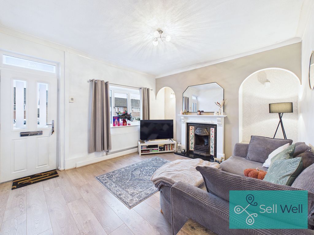 Property photo 3 of 19 Lounge