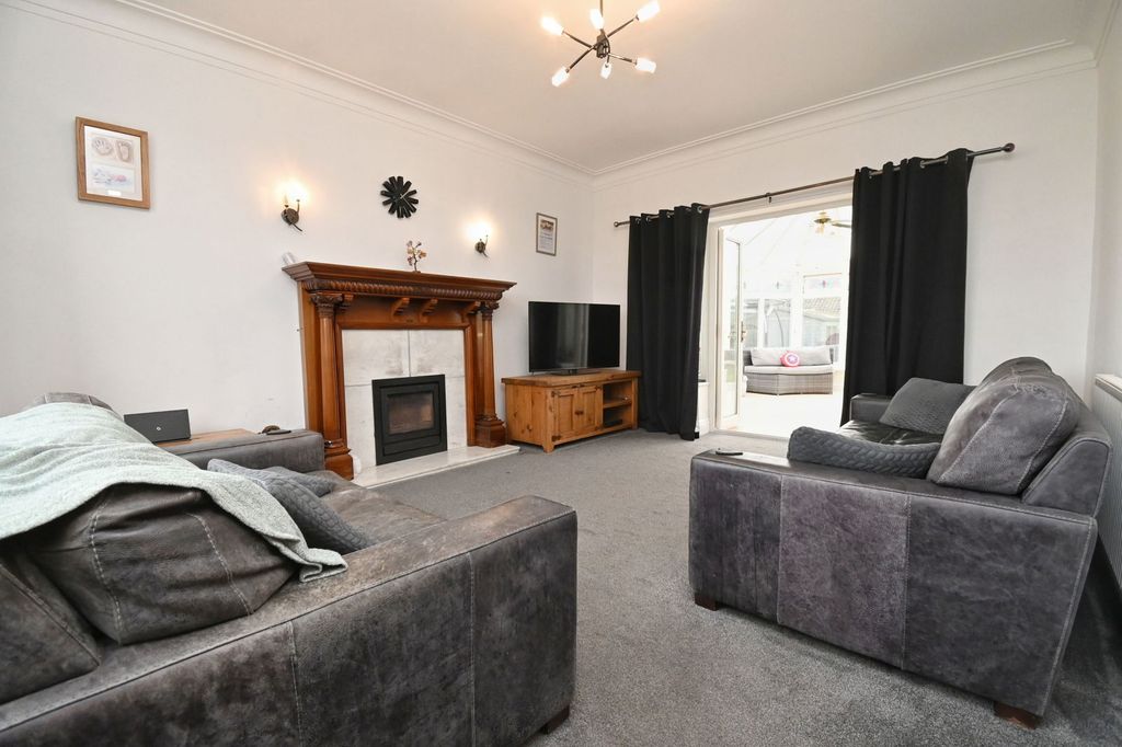 Property photo 3 of 27