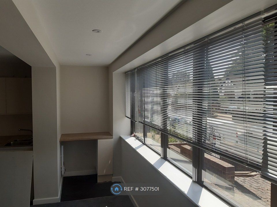 Property photo 1 of 11 Living Area