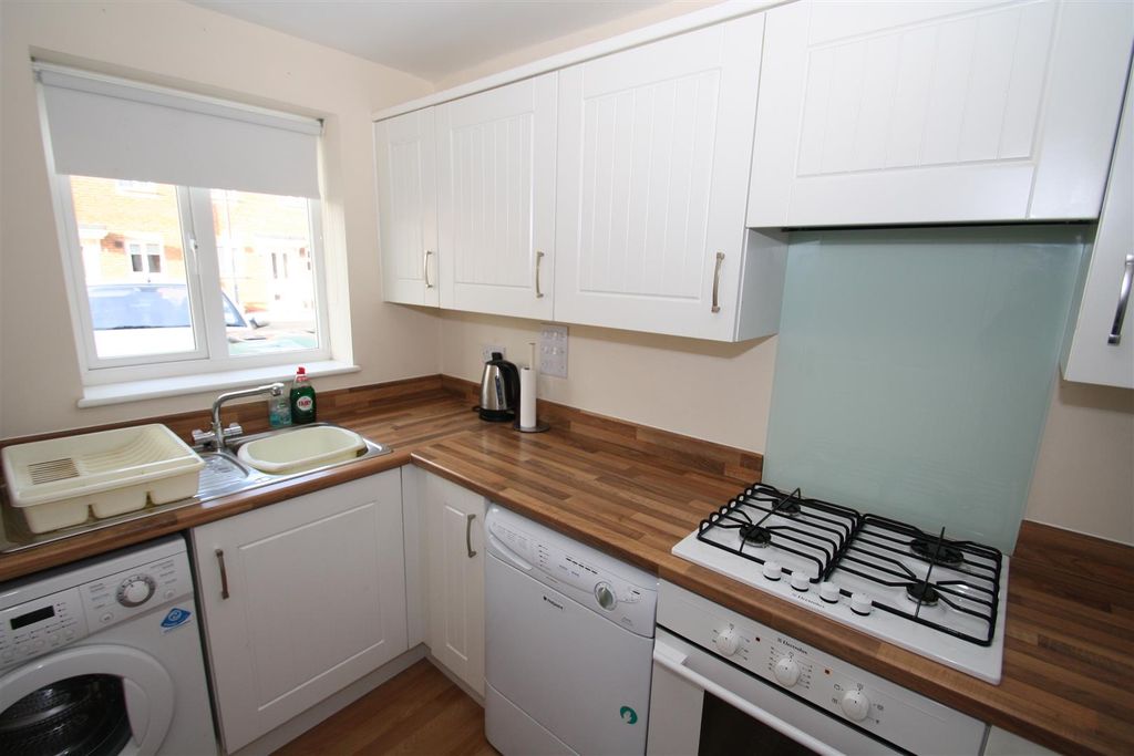 Property photo 3 of 9 Kitchen.Jpg