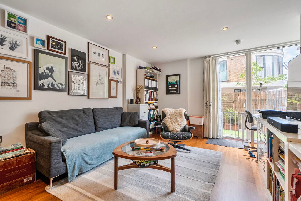 Property photo 3 of 17