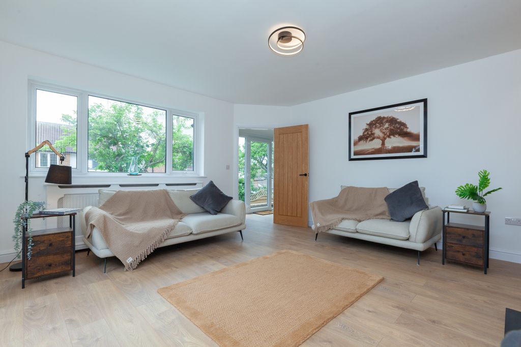 Property photo 2 of 21