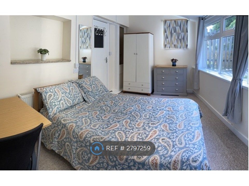 Property photo 2 of 9 Double Bedroom