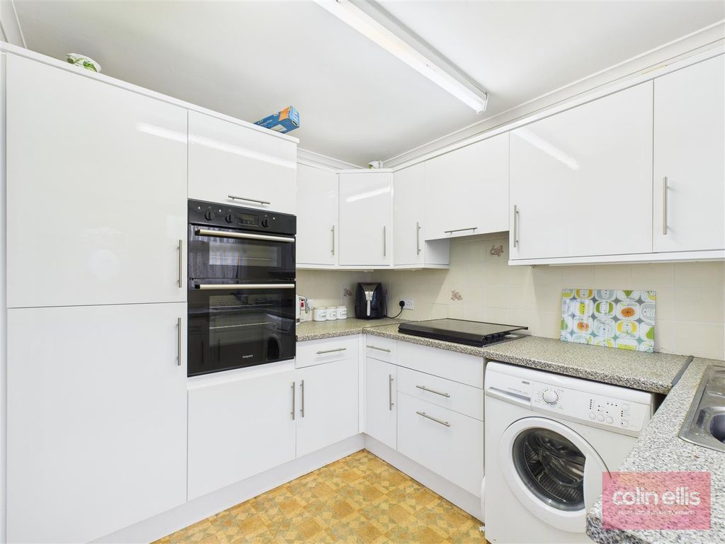 Property photo 3 of 17 Cam05075G0-Pr0245-Still015.Jpg