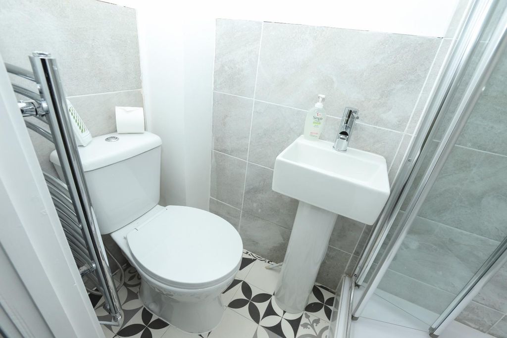 Property photo 2 of 12 142 Ayresome #4.Jpg