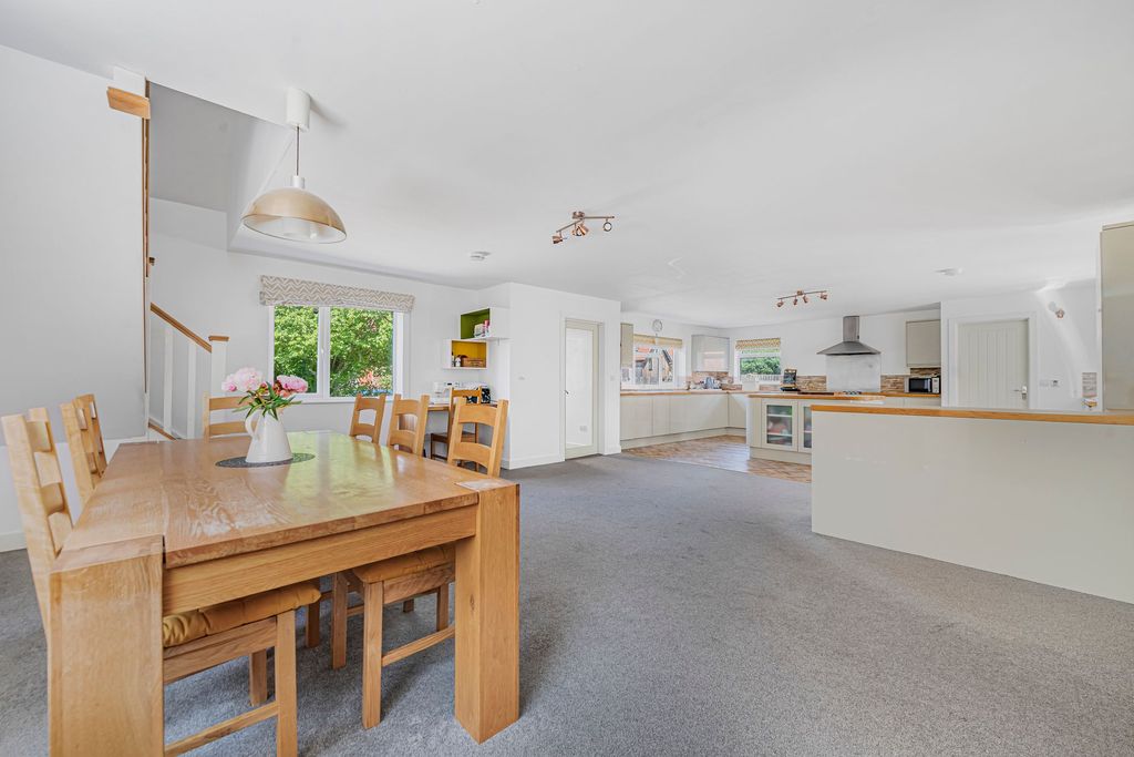 Additional image 8 of 5 bed detached bungalow for saleDryden Way, Liphook GU30