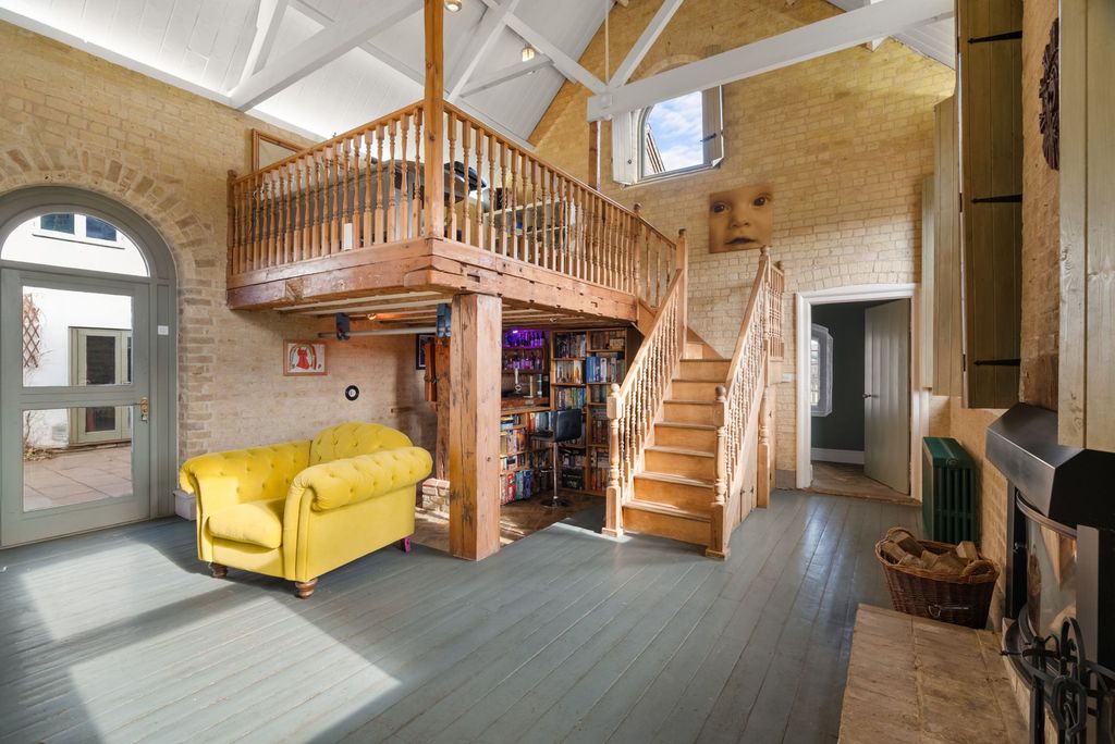 Property photo 2 of 39