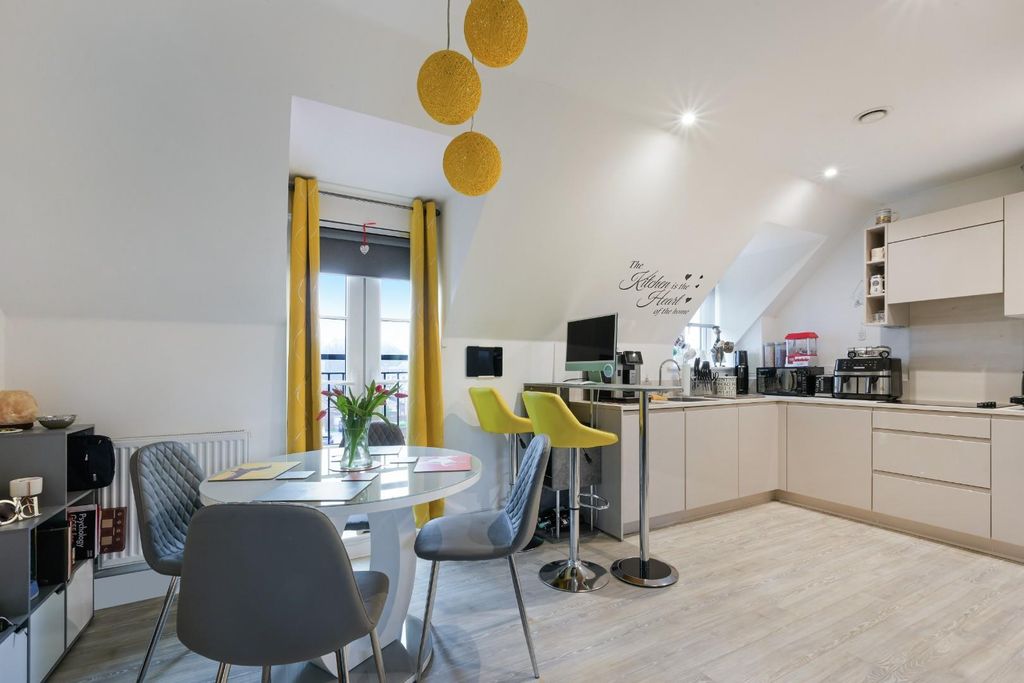 Property photo 2 of 14 Aylsham Road