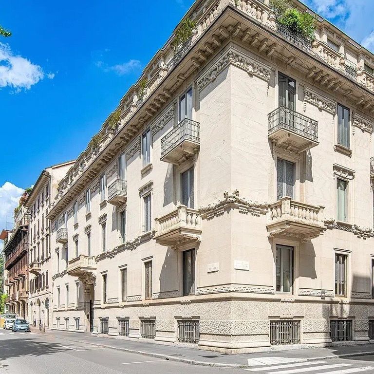 Property photo 1 of 13 Stylish Apartment In Milan, Lombardia