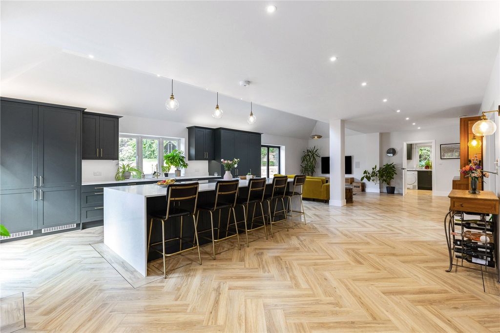 Property photo 3 of 26 Kitchen