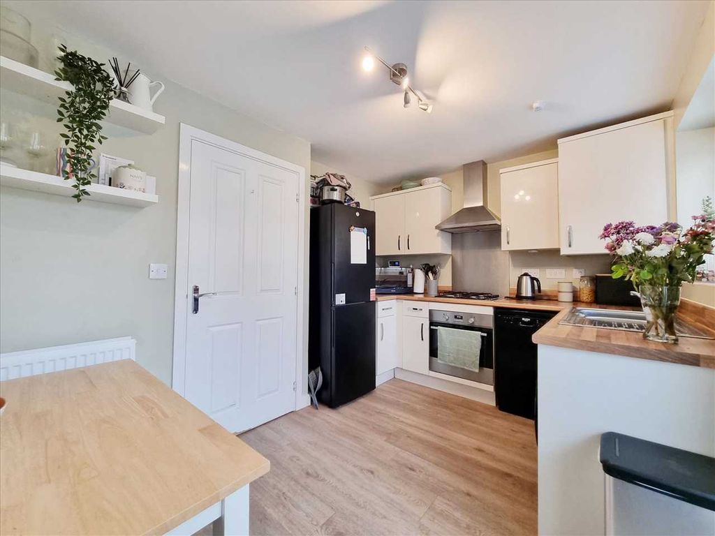 Property photo 3 of 11 Kitchen Diner: