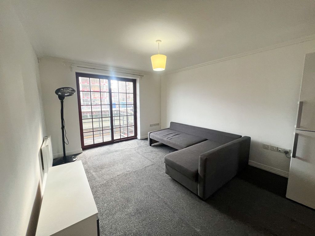 Property photo 2 of 9 Hewetts Quay Ig11