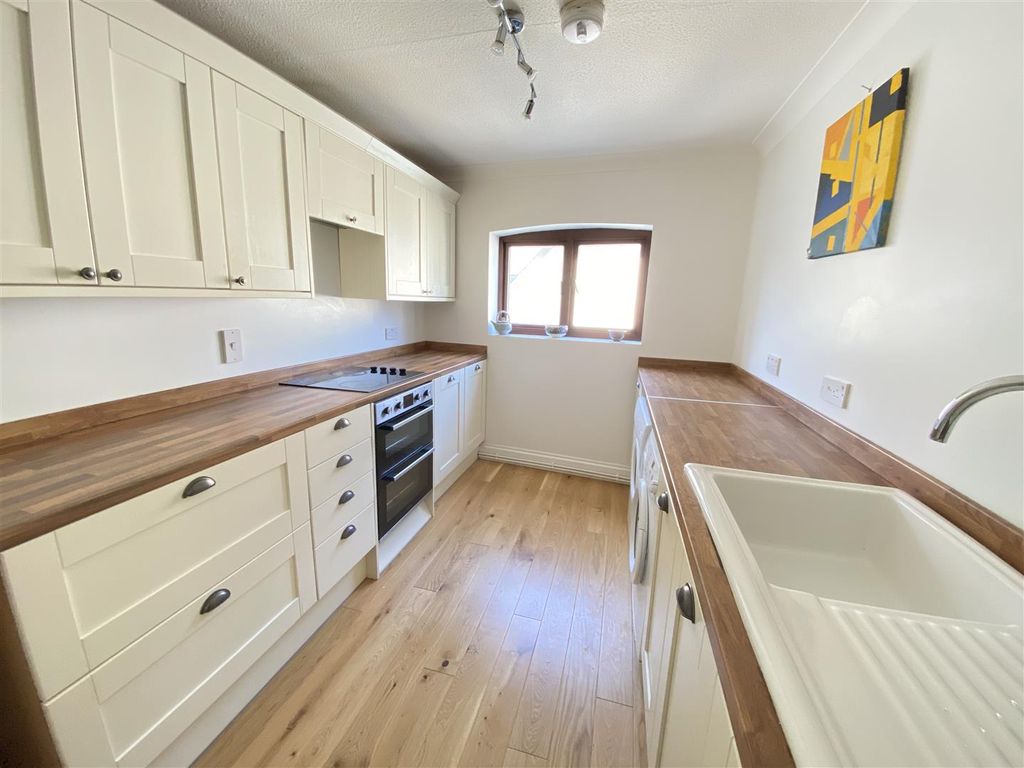 Property photo 3 of 14 Kitchen
