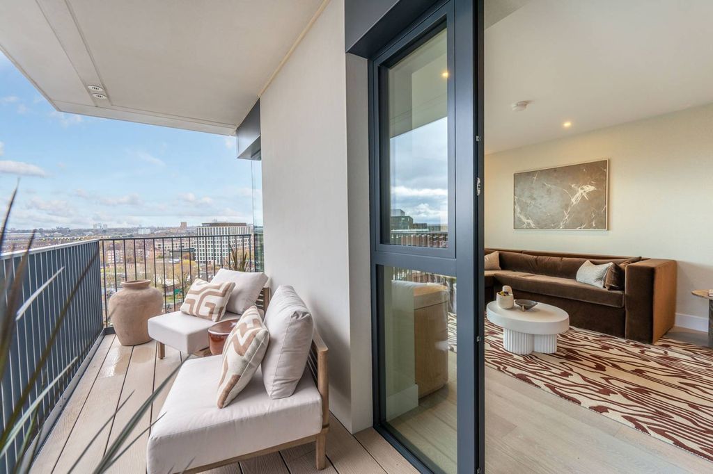 Property photo 3 of 37