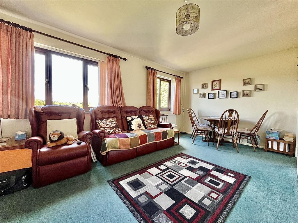 Property photo 2 of 20