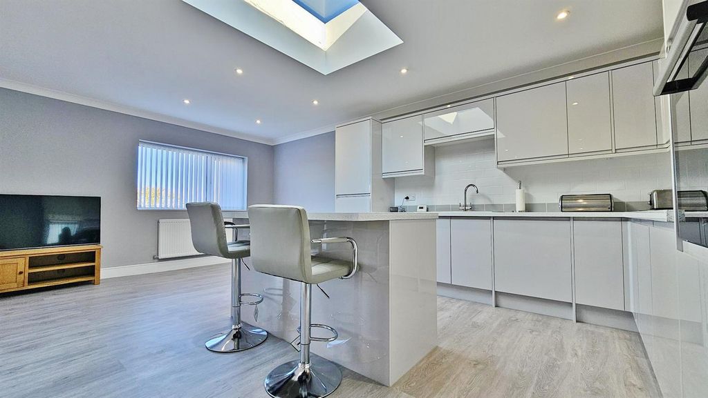 Property photo 3 of 22 Lounge/Kitchen/Diner