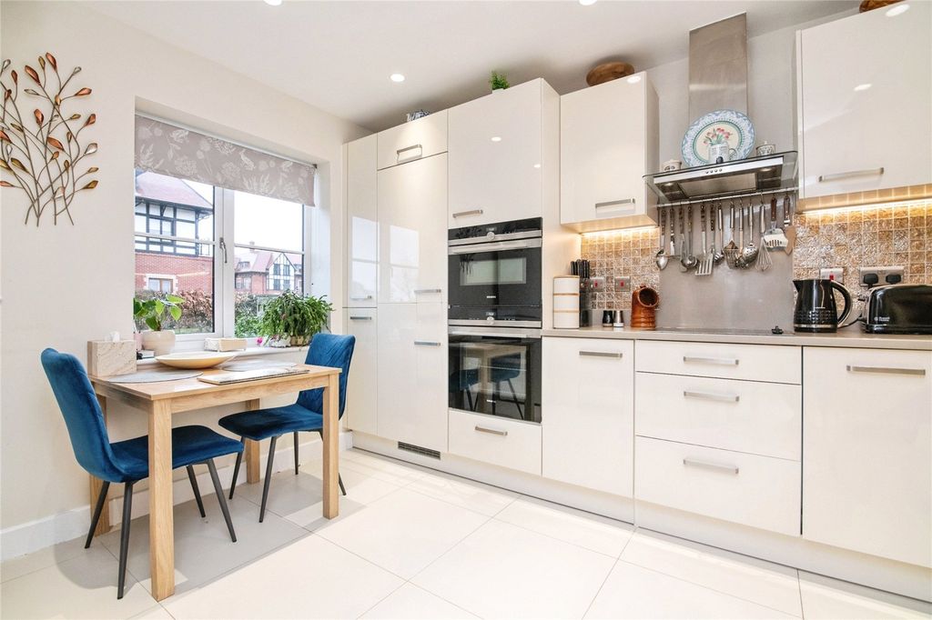 Property photo 3 of 25 Picture No. 04