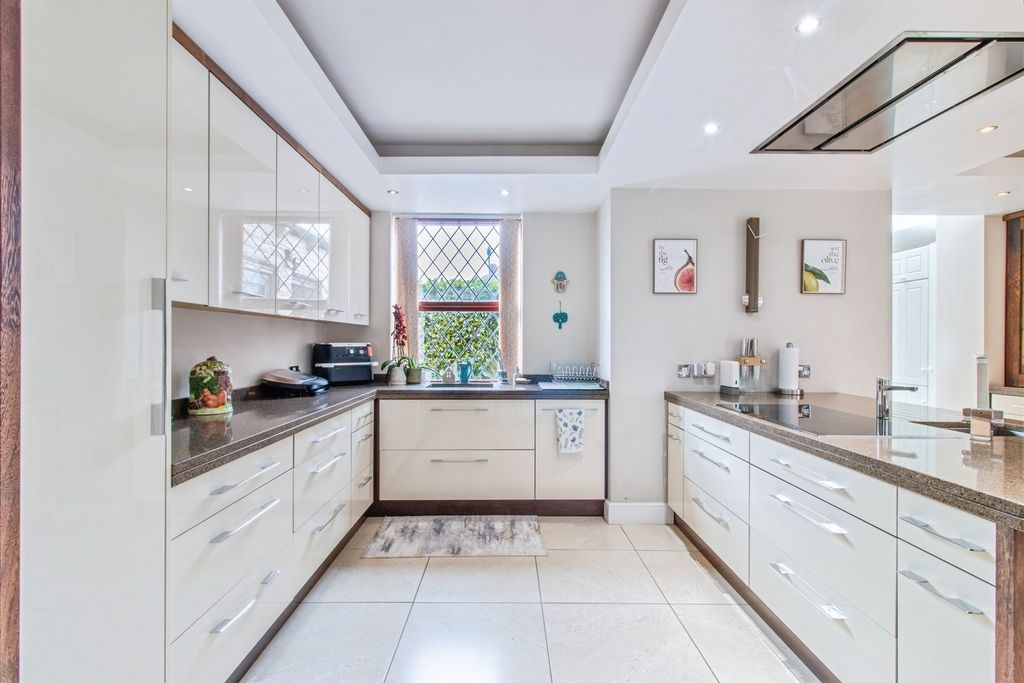 Property photo 3 of 17