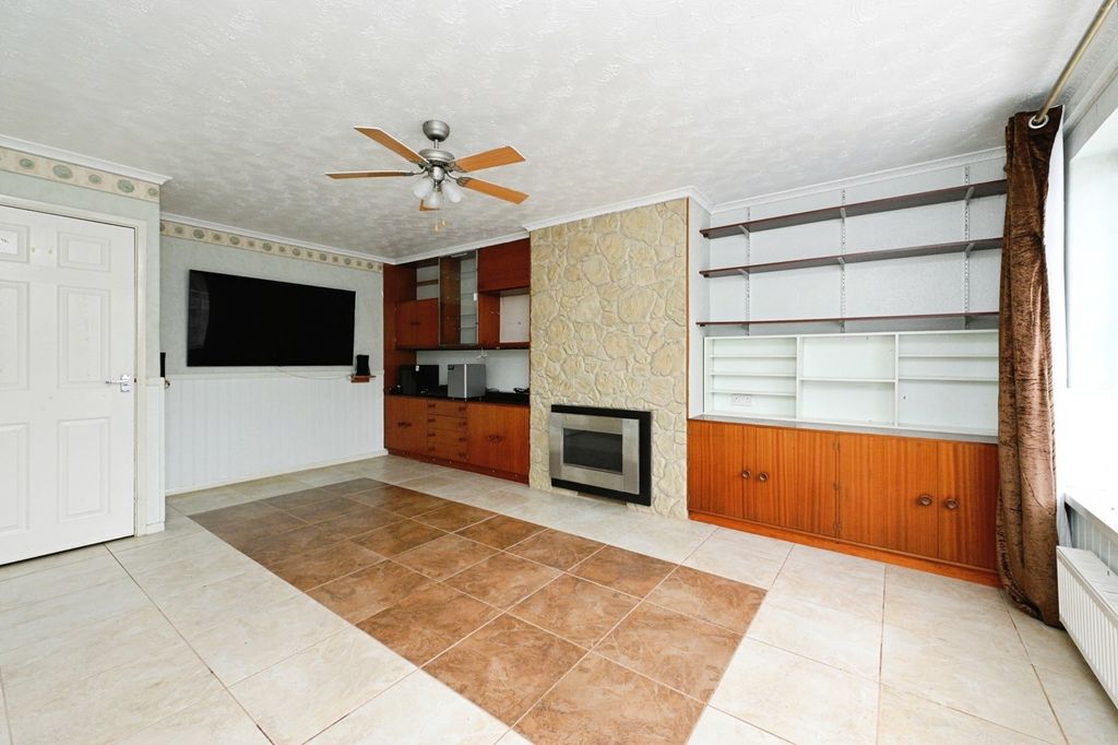 Property photo 2 of 17 Photo