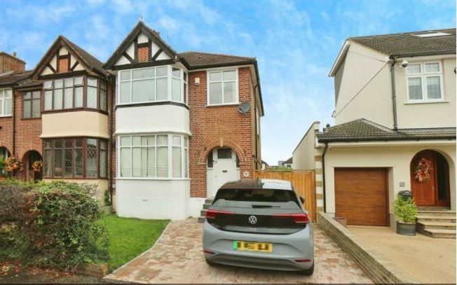 Property photo 2 of 11 Woodside 11