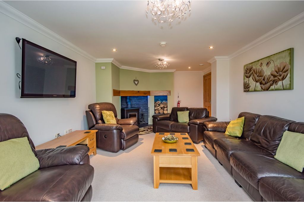 Property photo 3 of 27