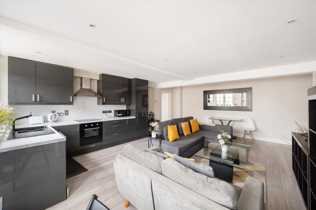 Property photo 3 of 22 Image