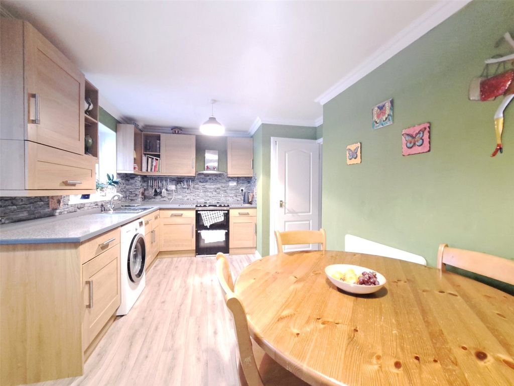 Property photo 2 of 14 Picture No. 12