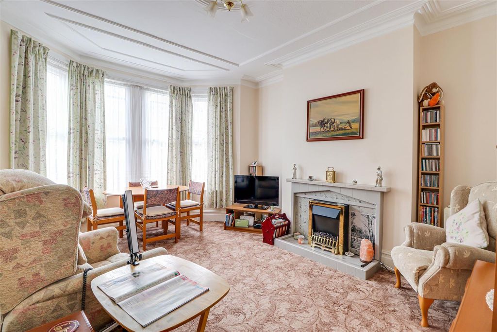 Property photo 3 of 18