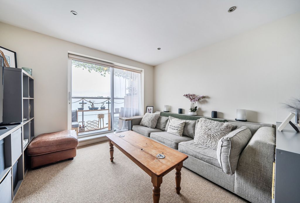 Property photo 2 of 14 1435049-10-69c686...
