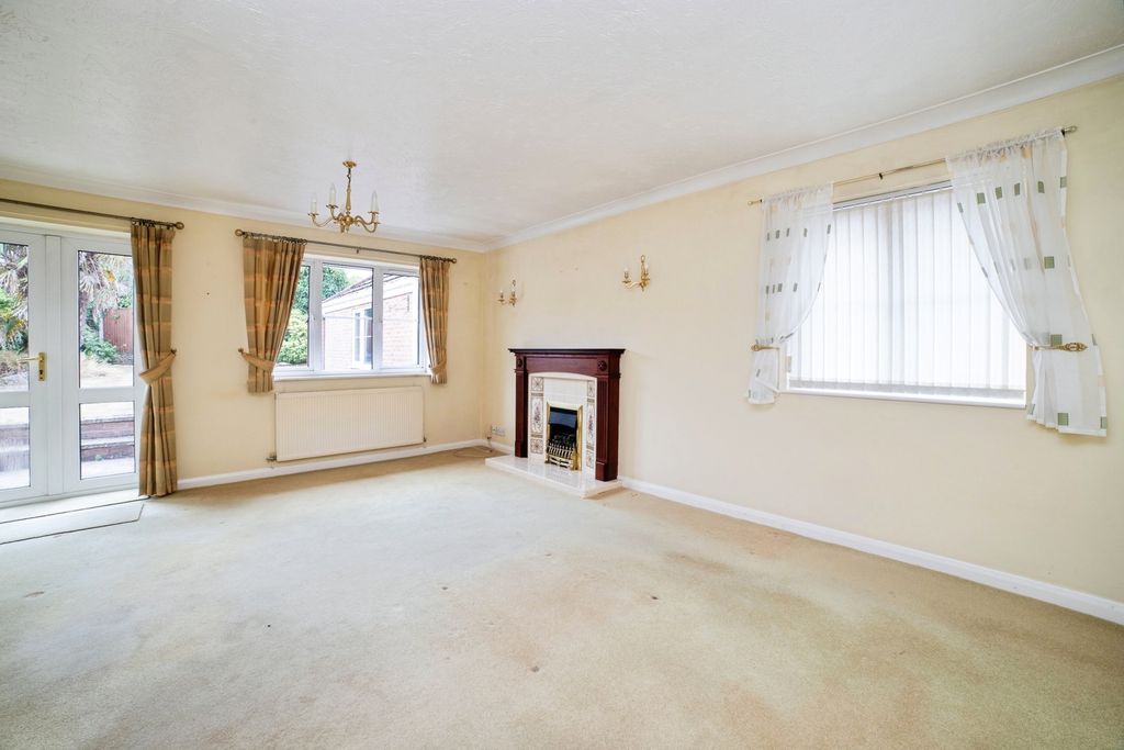 Property photo 2 of 19 Pbox-Img.Jpg