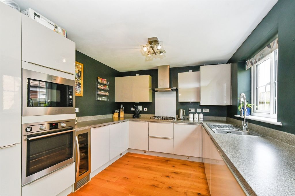 Property photo 2 of 18