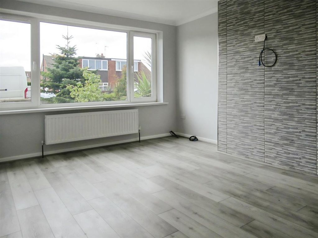 Property photo 2 of 13 Lounge