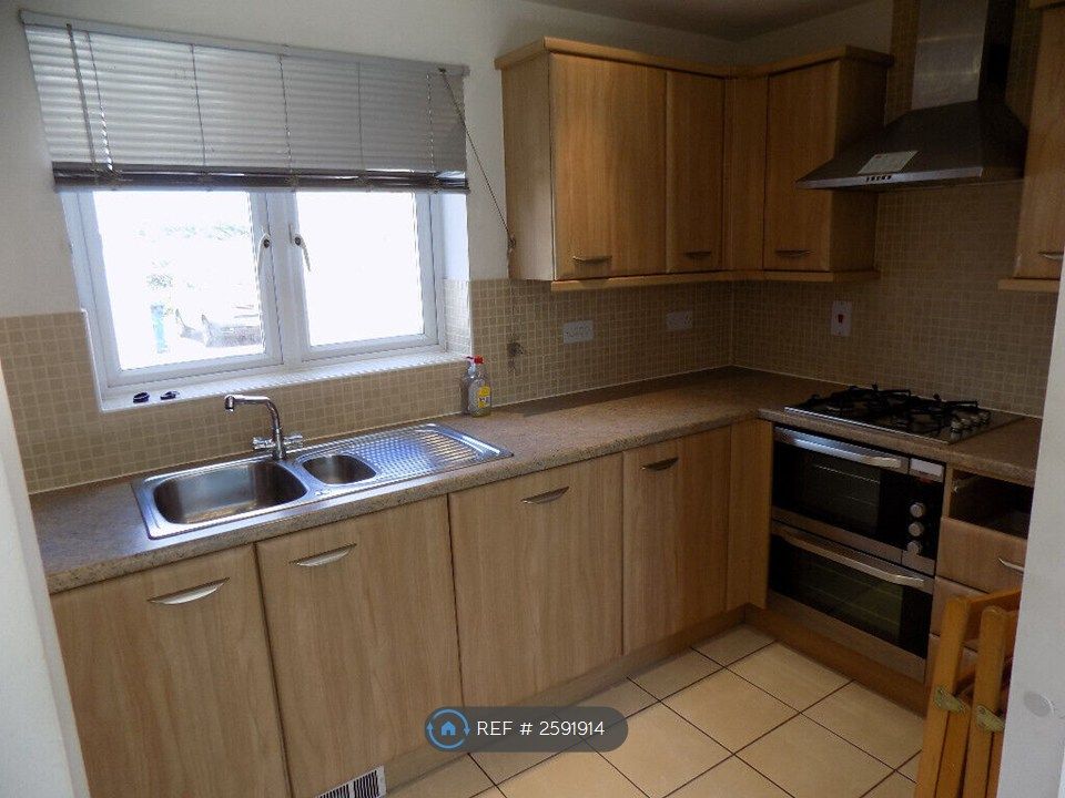 Property photo 3 of 11 Kitchen, Dishwasher, Cooker