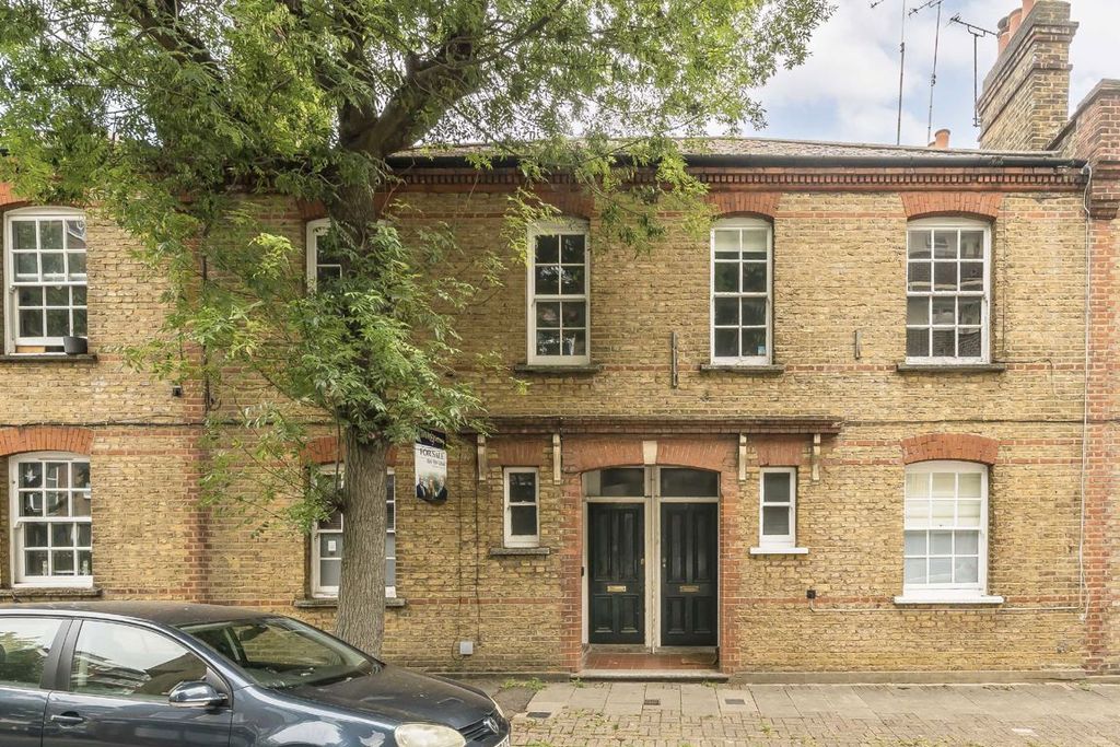 Property photo 1 of 7