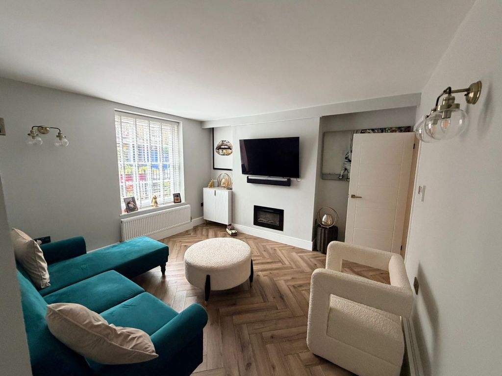 Property photo 1 of 11 5228560