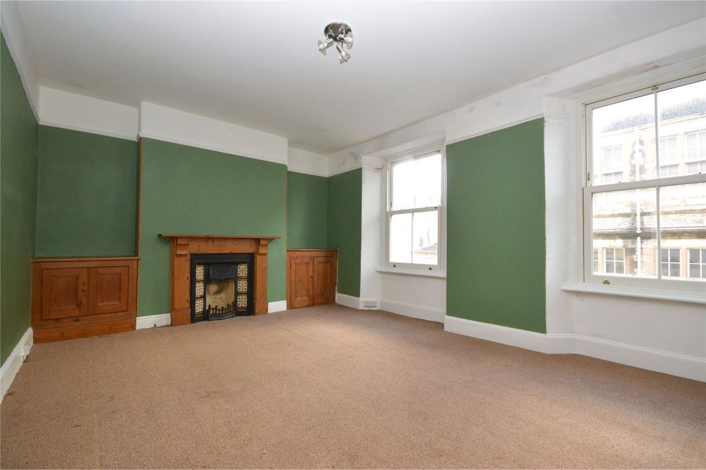 Property photo 2 of 17 Picture No. 24