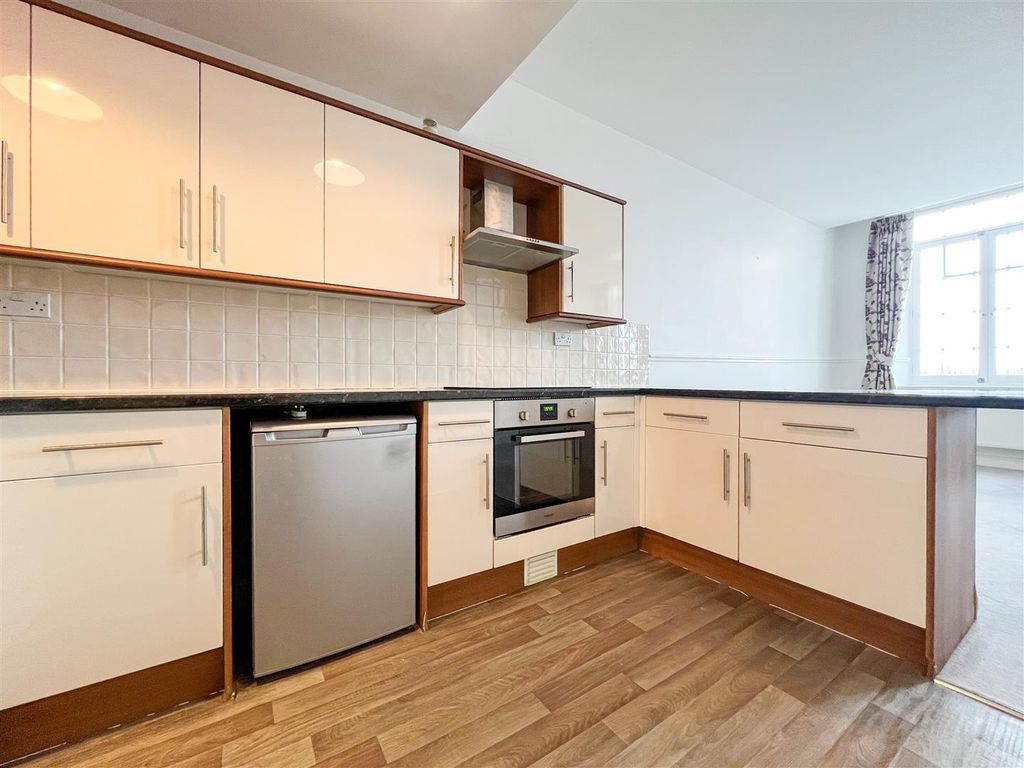 Property photo 3 of 17 Living / Dining /Kitchen