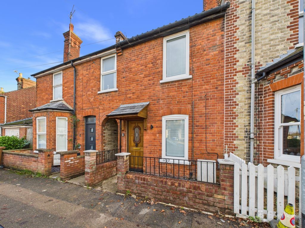 Property photo 1 of 25 Front Of House- Mark Stephens Ewemove Newmarket An