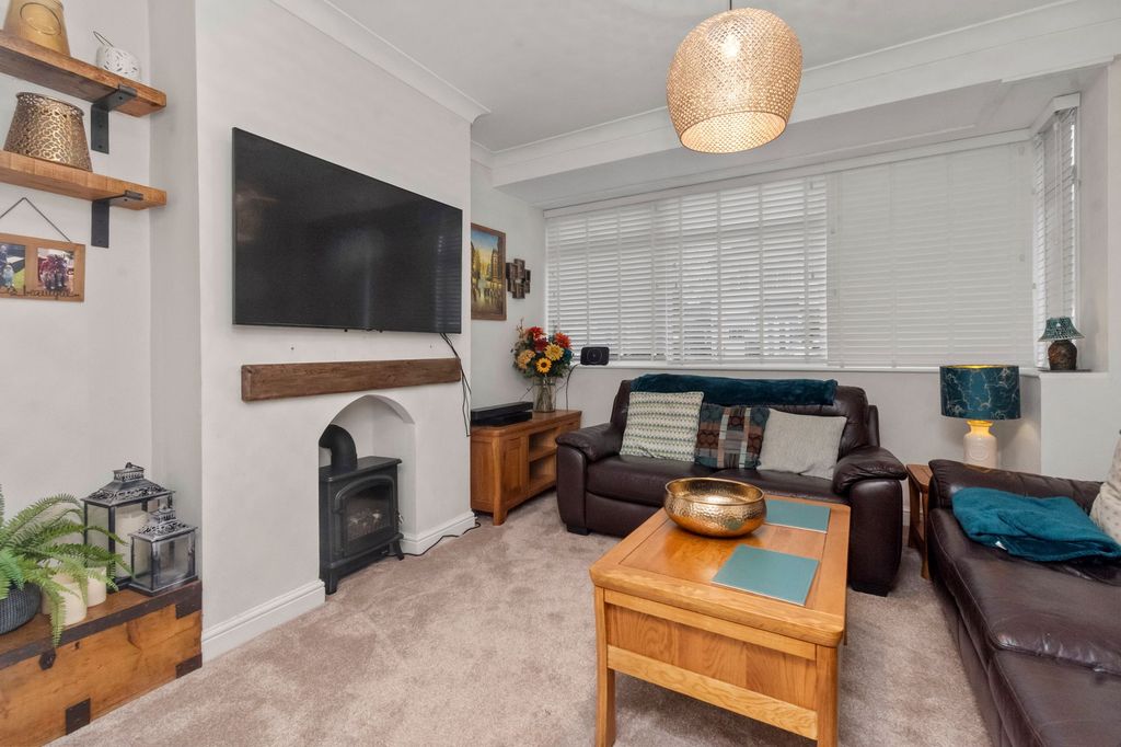 Property photo 2 of 36