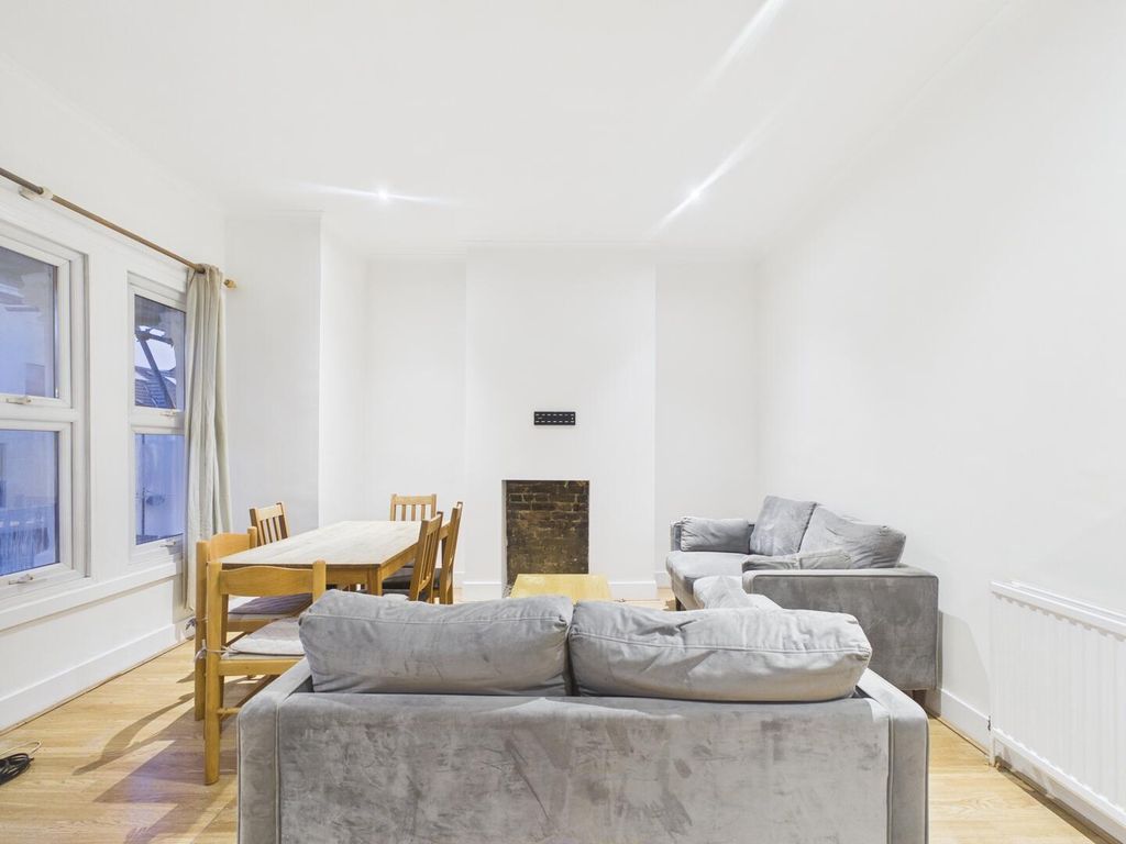 Property photo 1 of 8 Living Room