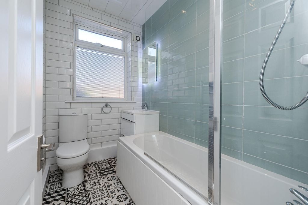 Property photo 2 of 32 Bathroom