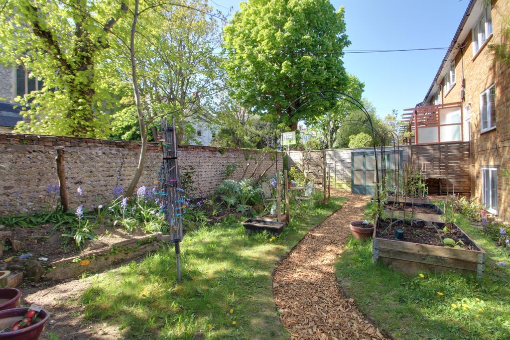 Property photo 1 of 13 Garden 1