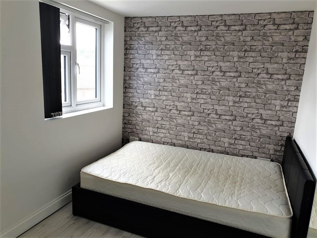 Property photo 3 of 11 1Aef6Fd8-8786-4A3c-A9B1-Cfb36418Eac8