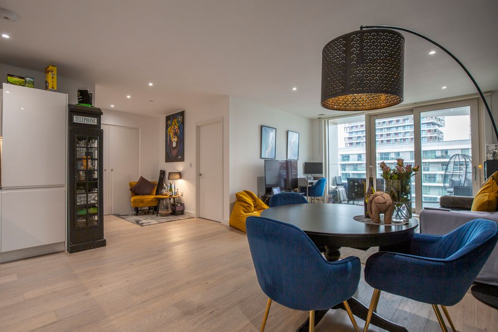 Property photo 2 of 20