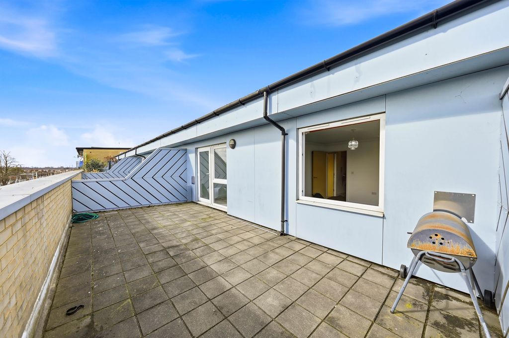 Property photo 3 of 17 3