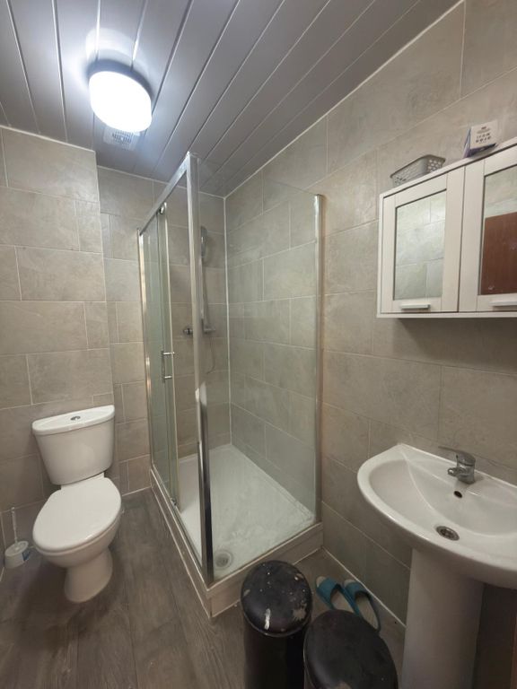 Property photo 2 of 7 9