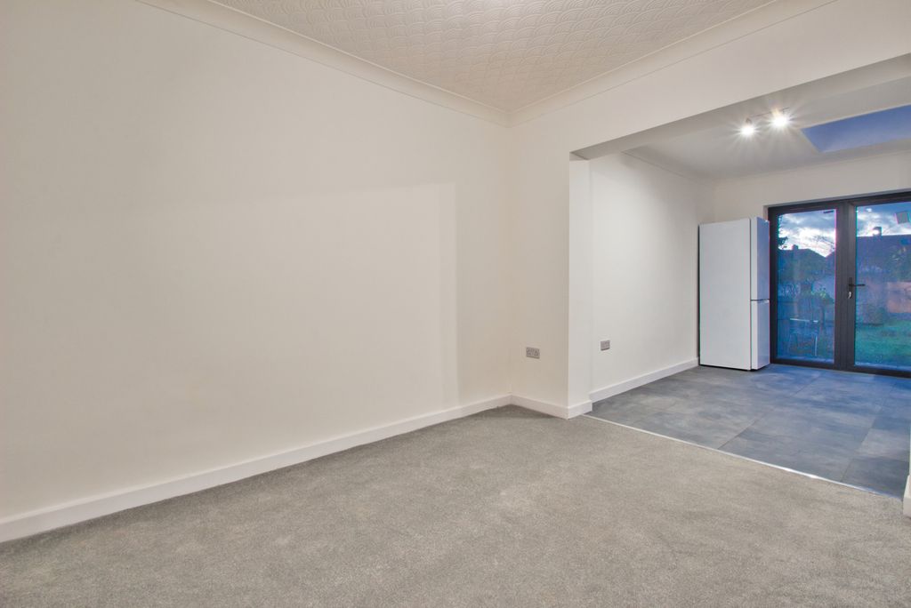 Property photo 3 of 17 Gallery