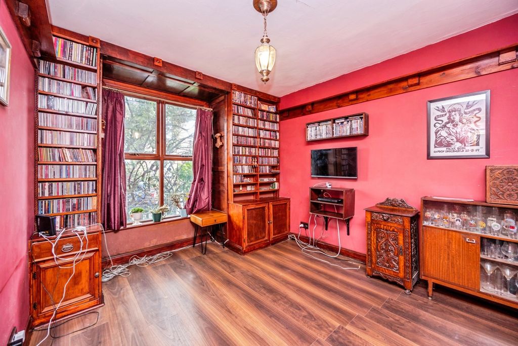 Property photo 2 of 17 Photo