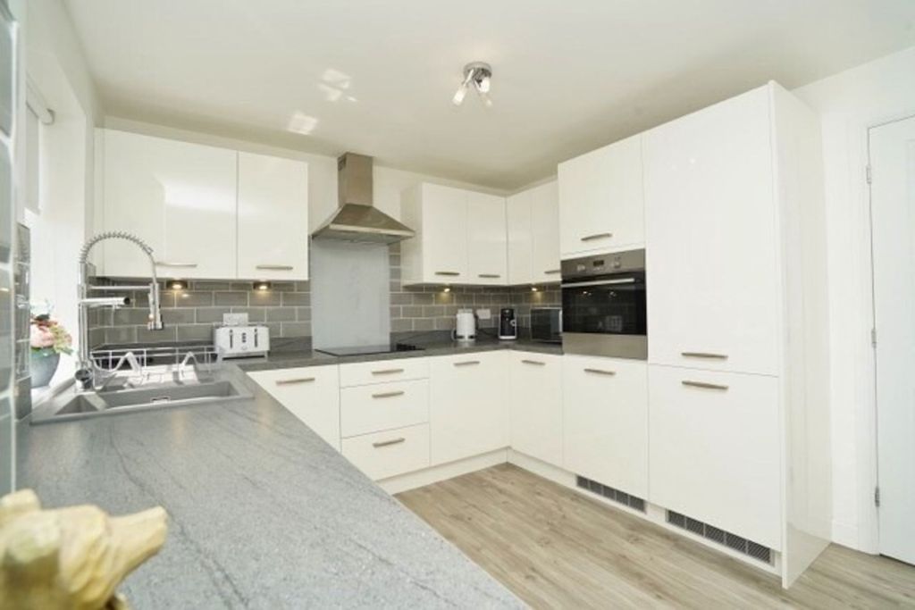 Property photo 3 of 26